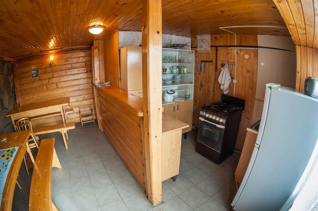Gazdіvska Hata Guest House Yaremche Quarto foto
